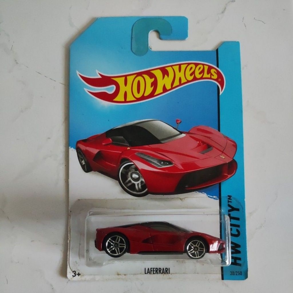 Hotwheels Laferrari Merah