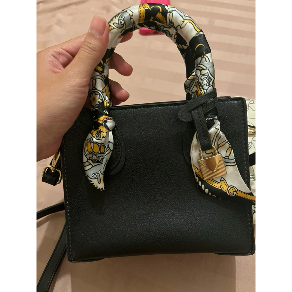 Preloved Urban&Co Bag Essentials