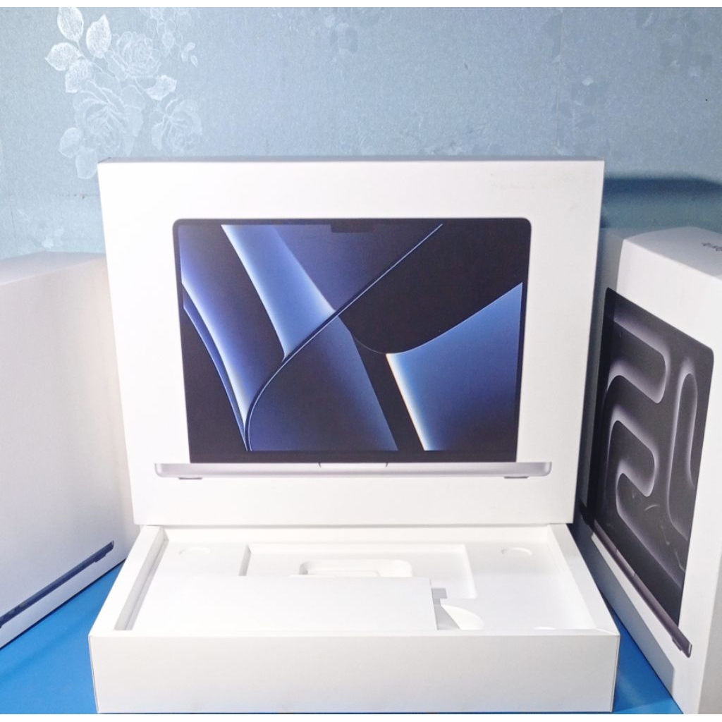Dus/Box/kardus macbook pro 14 inch M2 (model:A2779) (SILVER/2023)