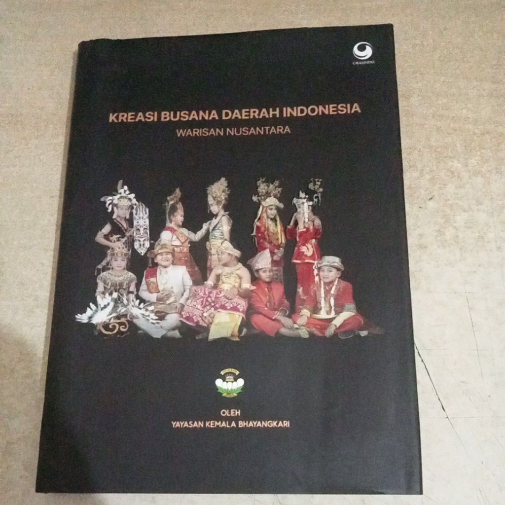 Buku KREASI BUSANA DAERAH INDONESIA WARISAN NUSANTARA