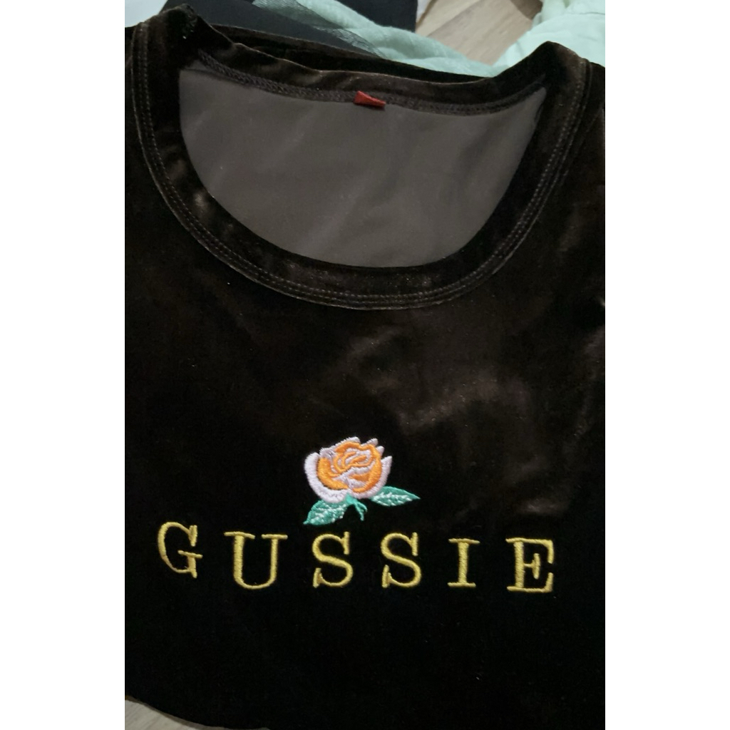 kaos velvet coklat tua