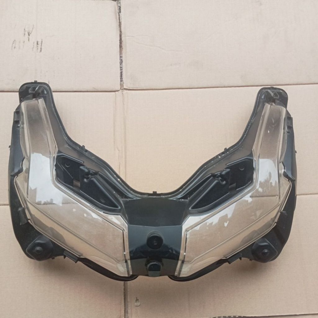 MIKA LAMPU DEPAN ADV 150 ORIGINAL