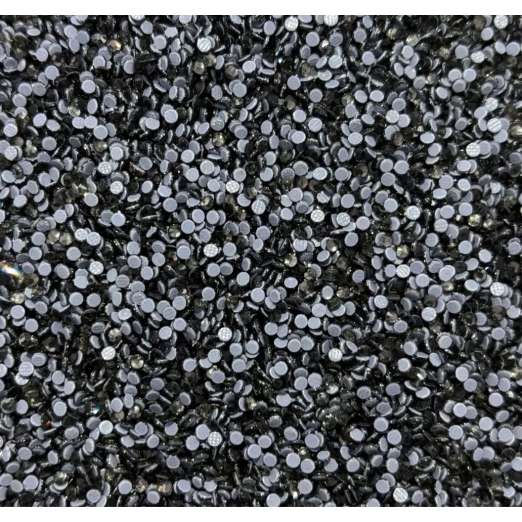 Premium Rhinestones hotfix swarovski SS6  (payet tempel mote gosok)