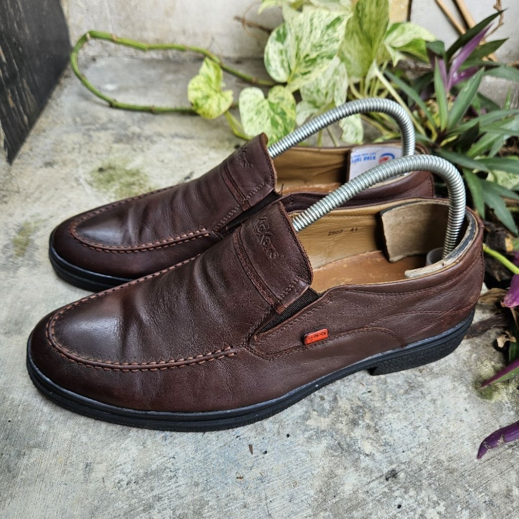 sepatu loafer second kickers size 41(26cm)