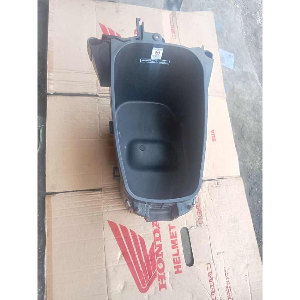 BOK BAGASI BOK HELM MOTOR HONDA BAET DELUXE KODE'K1AA GENIO KOJ ORIGINAL COPOTAN SECOND
