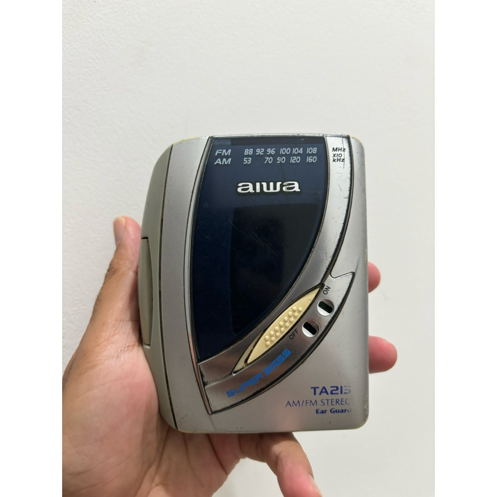 AIWA HS-TA213 radio tape player