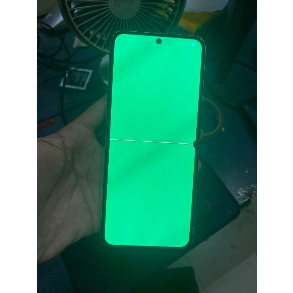 Samsung Z Flip 5 8/512 SEIN Minus LCD line tengah tipis.. kadang hilang line