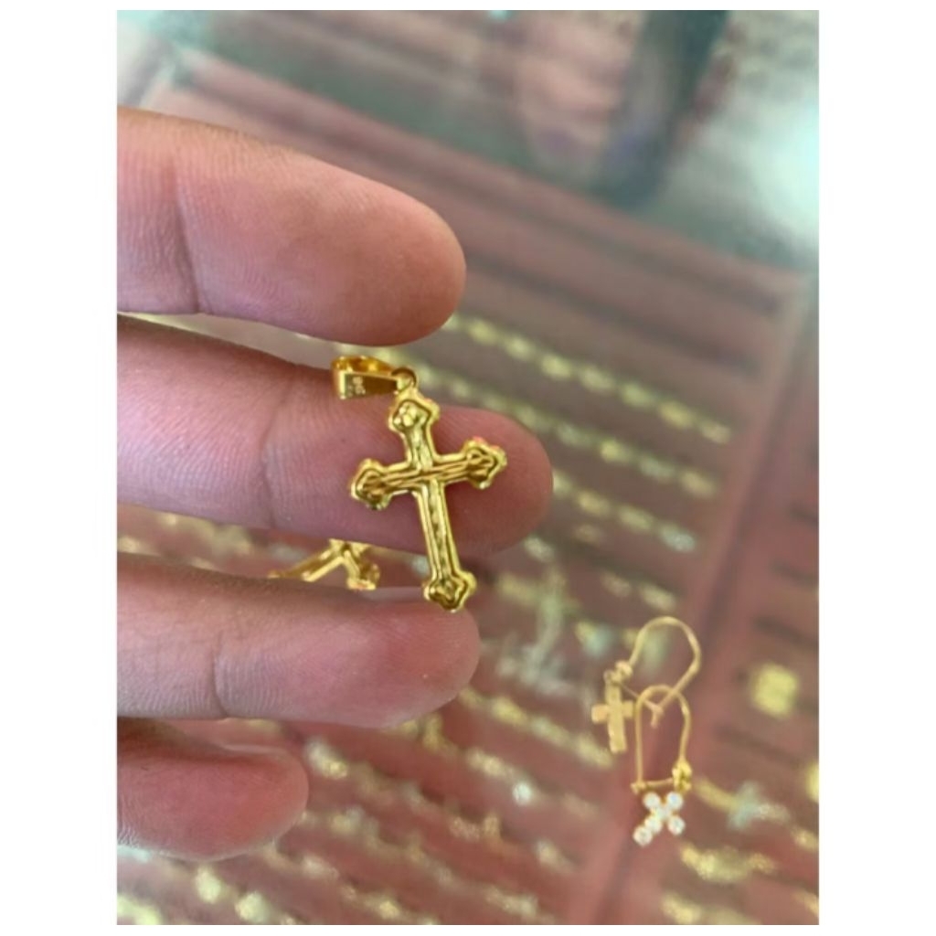 Liontin salib Emas Asli 70%