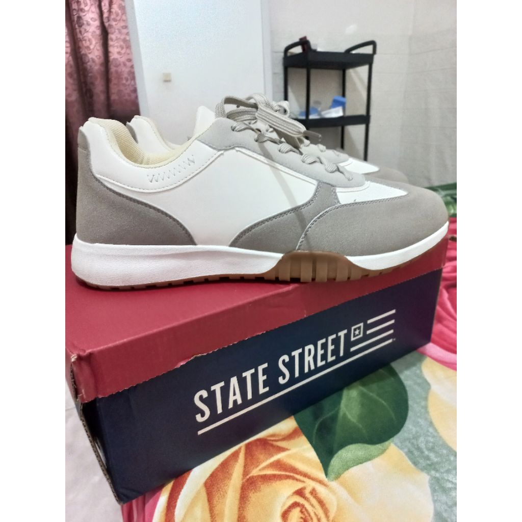 Sepatu State Street by Payless