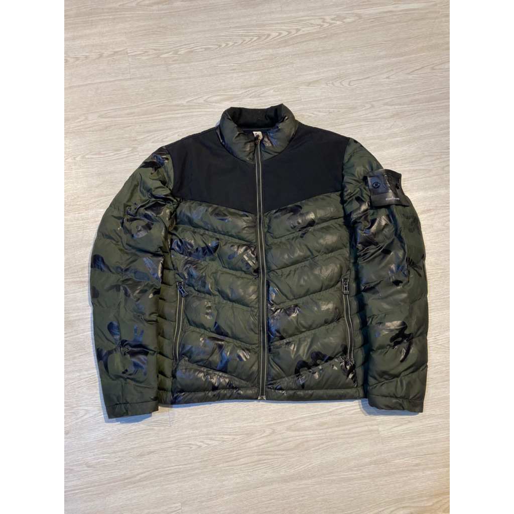 Jaket Gelembung Stone Island