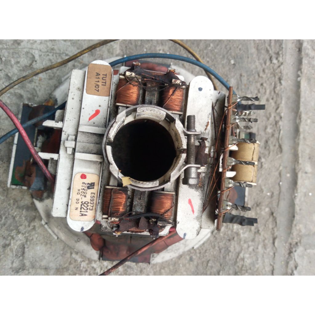 Yoke, konde TV tabung slim 21inc merk LG,ew, normal.
