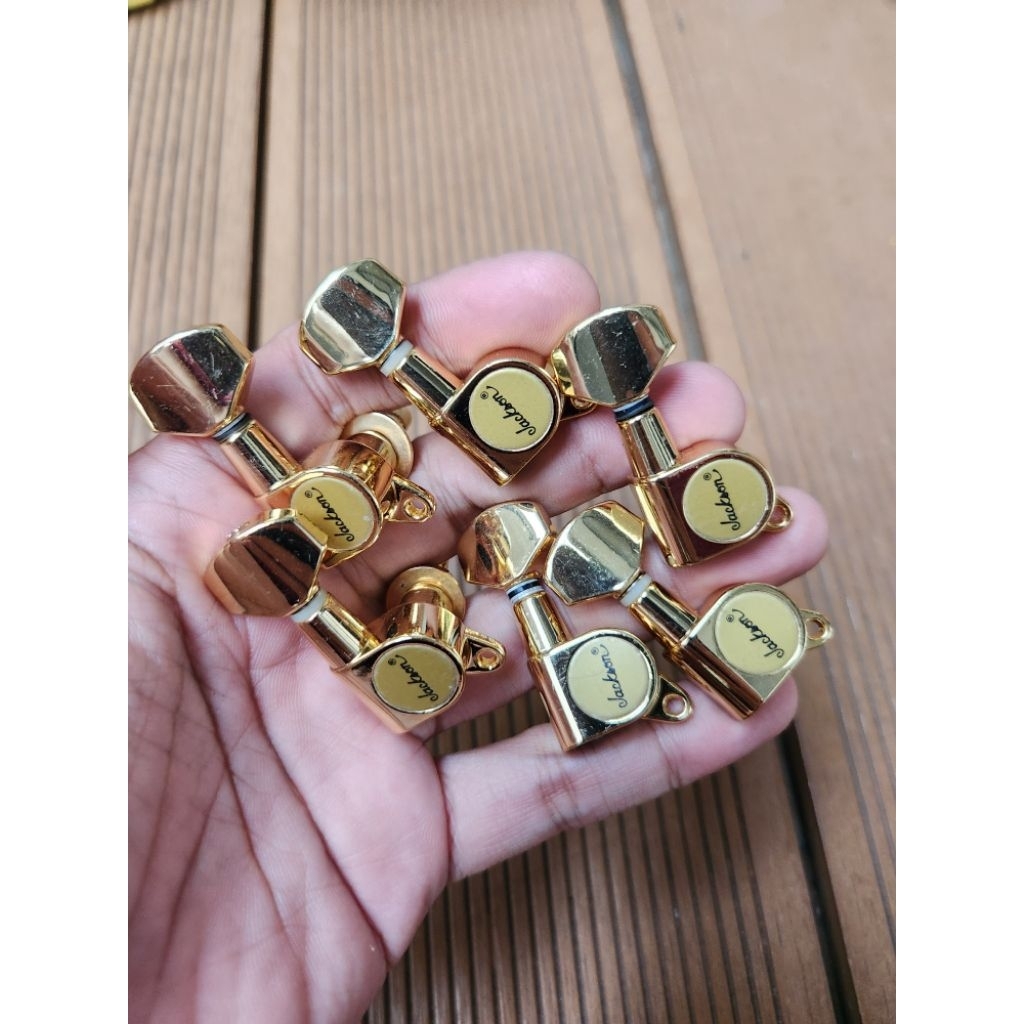 Dryer Locking Tuner Gitar Jackson Gold Locking Depan