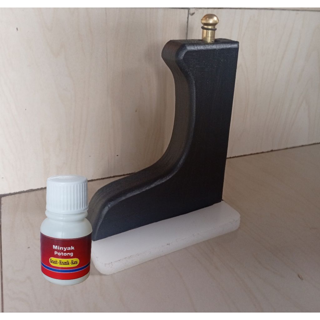 Alat potong granit manual