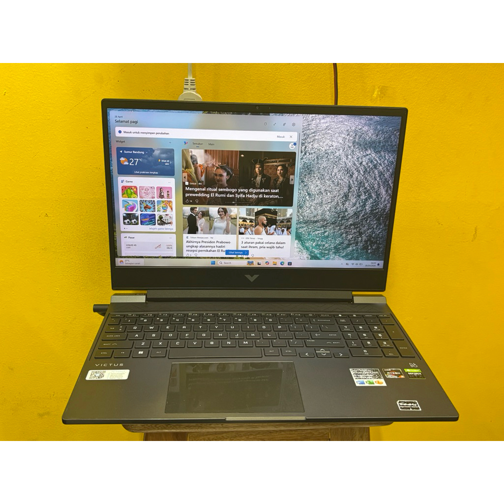 Laptop HP VICTUS  15 WARNA NATURAL SILVER ukruan15 inci d design ,sangat cocok untuk kerja dan desig
