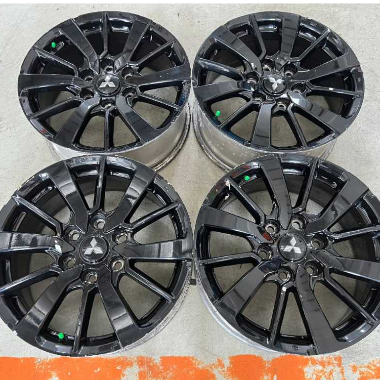 Velg Bekas Standar Oem Mitsubishi Pajero Ring 18 Black