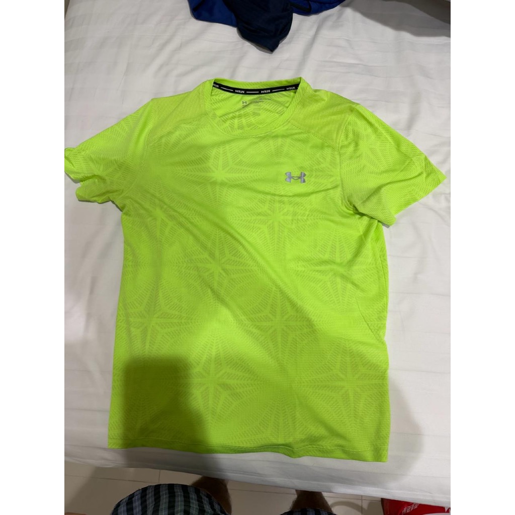 kaos under armour size S warna kuning stabilo
