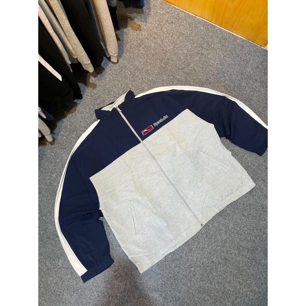 jaket REEBOK