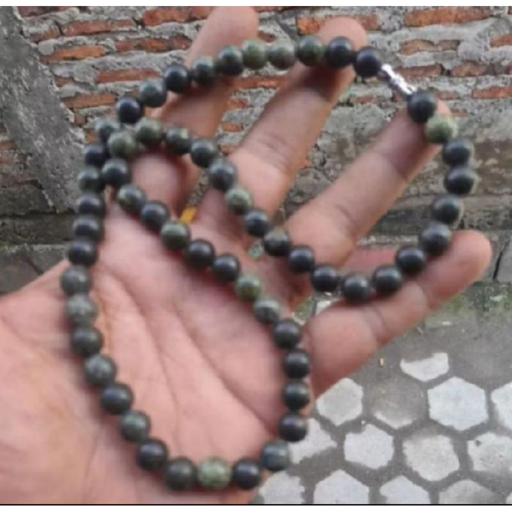 kalung batu akik Natural Badar besi / black jade 8 mm