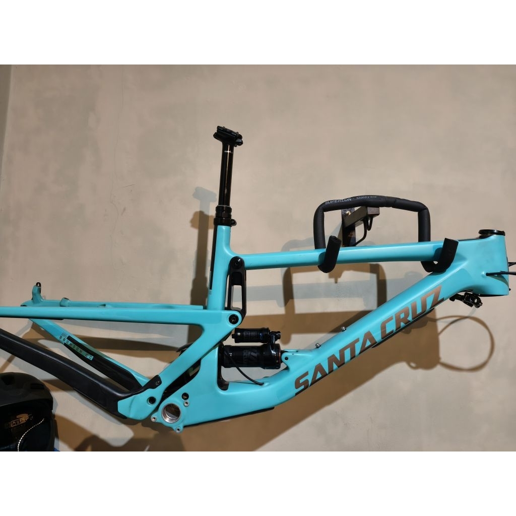 Frame set sepeda MTB SANTA CRUZ BRONSON CC Size M 27.5 Boost Rearshock ROCKSHOX super duluxe  ,plus 
