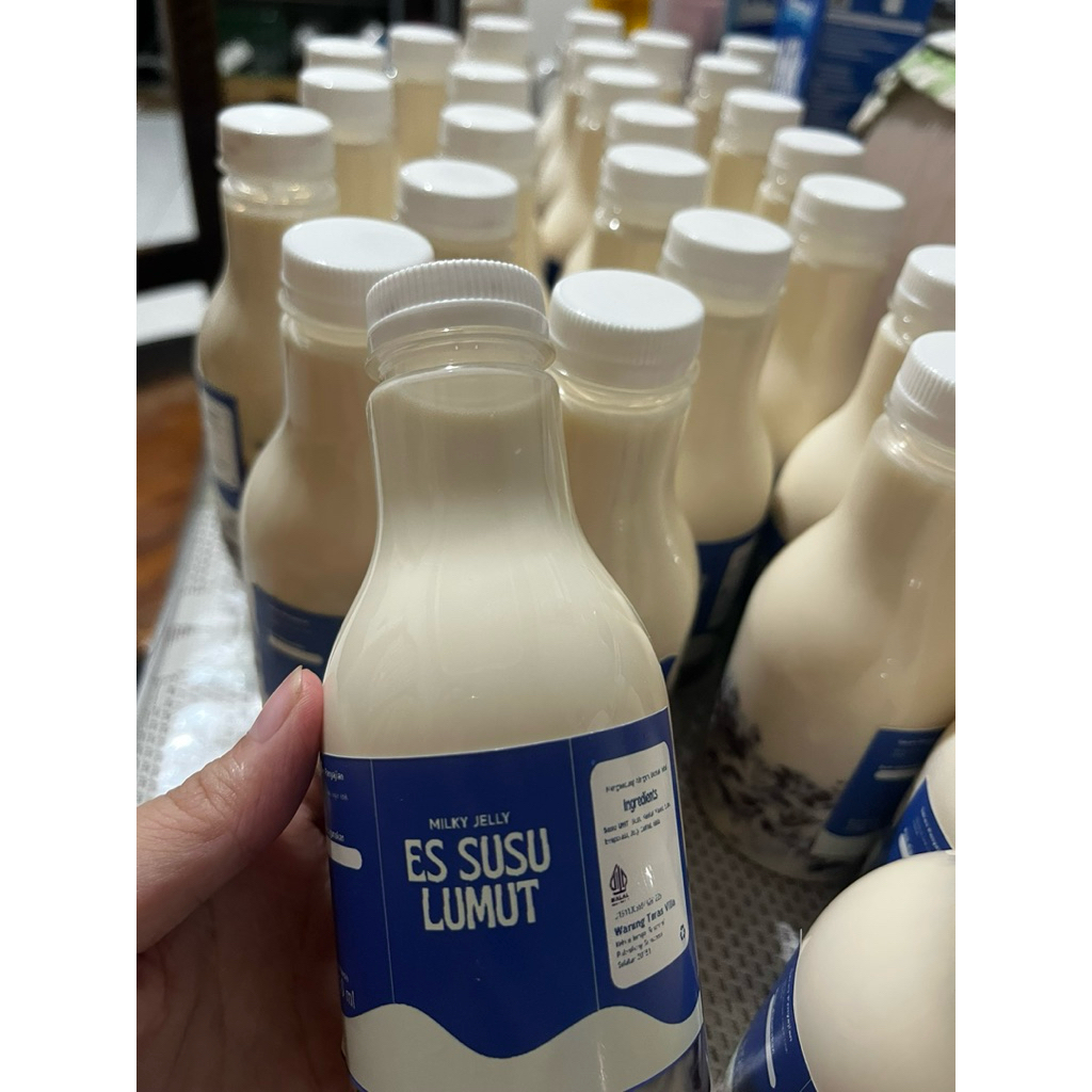 es susu lumut (milky jelly)