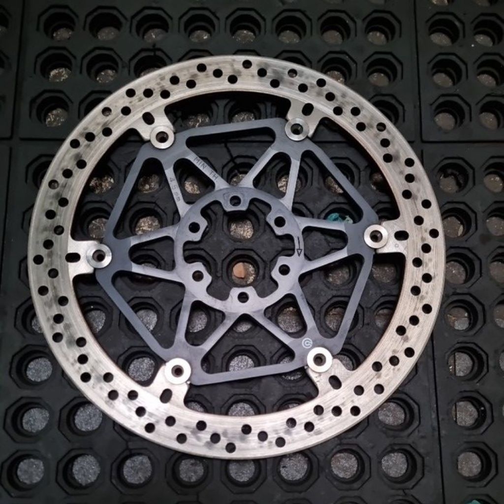 Disk cakram piringan depan Aprilia RSV4 Tuono 1100 ( kanan ) ukuran 33 cm 330 mm BREMBO