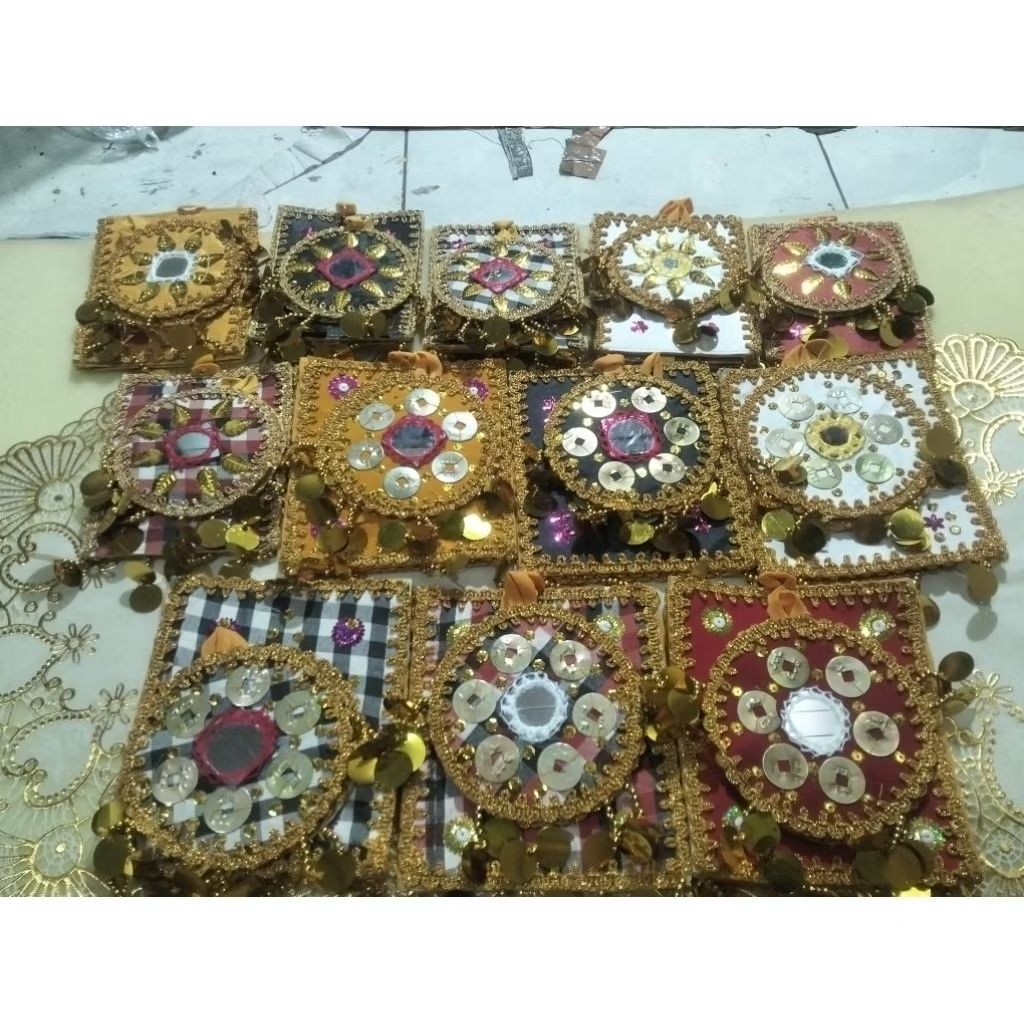 paket lamak + tamiang lengkap.tersedia motif daun dan motif pis bolong