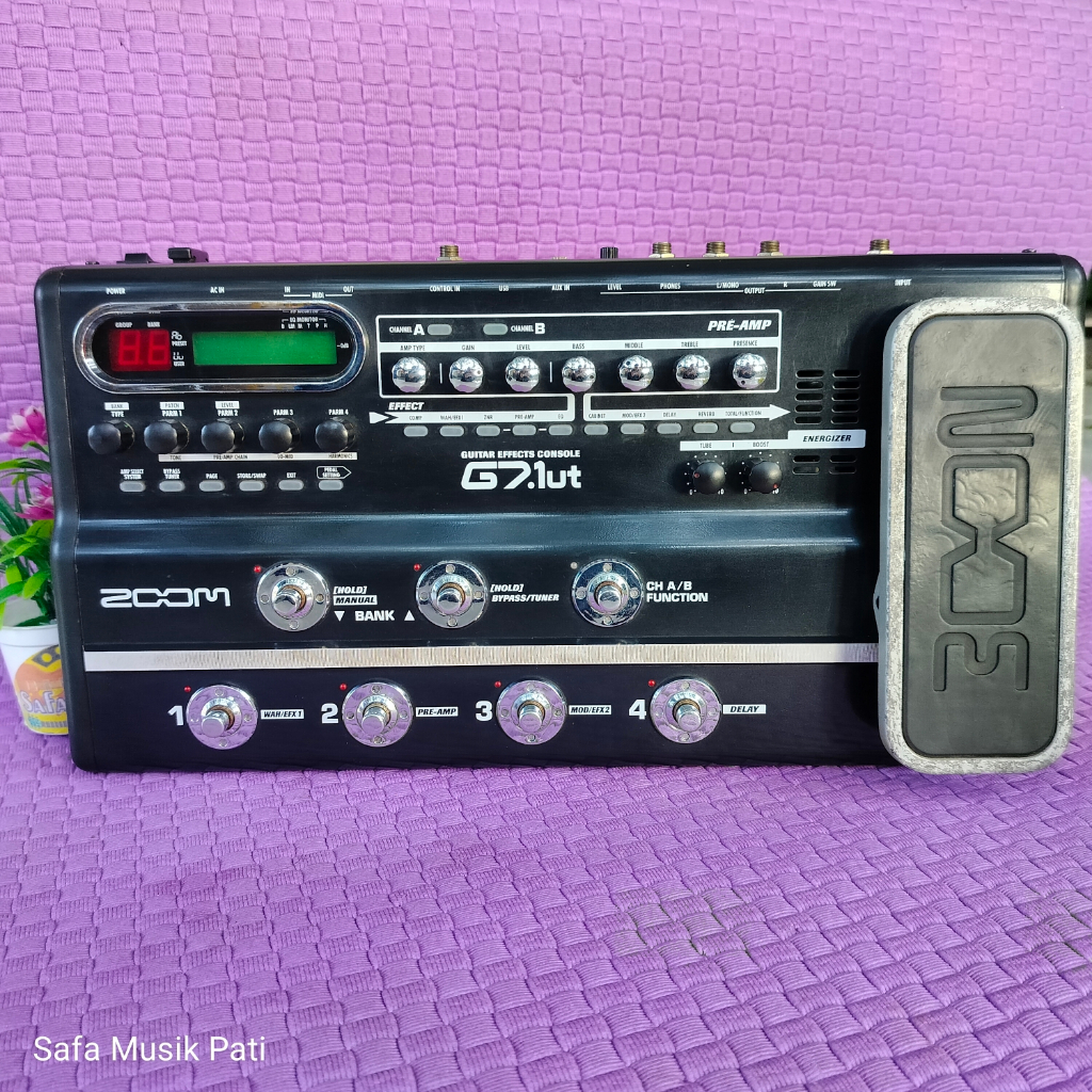 Zoom G7.1ut Efek Gitar, Normal, Fisik Lumayan Mulus, Minus sedikit, saya tulis di Diskripsi