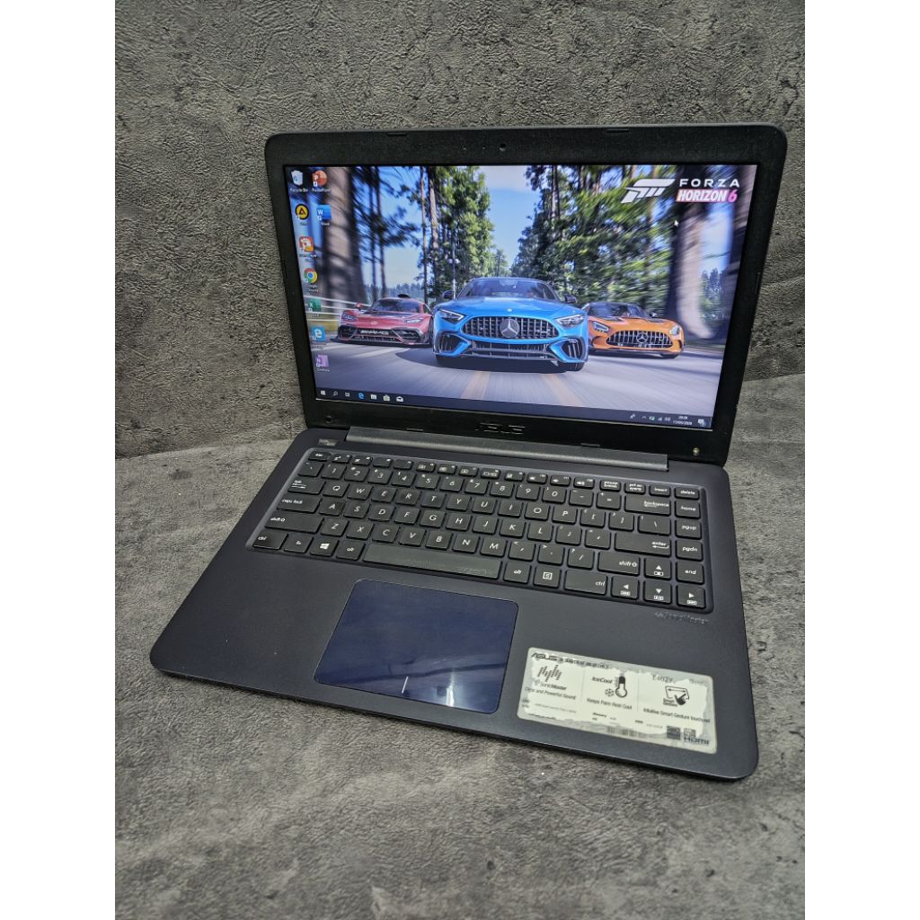 Asus X402YA AMD E2-7015 RAM 4 – Laptop Simpel & Hemat untuk Aktivitas Harian!