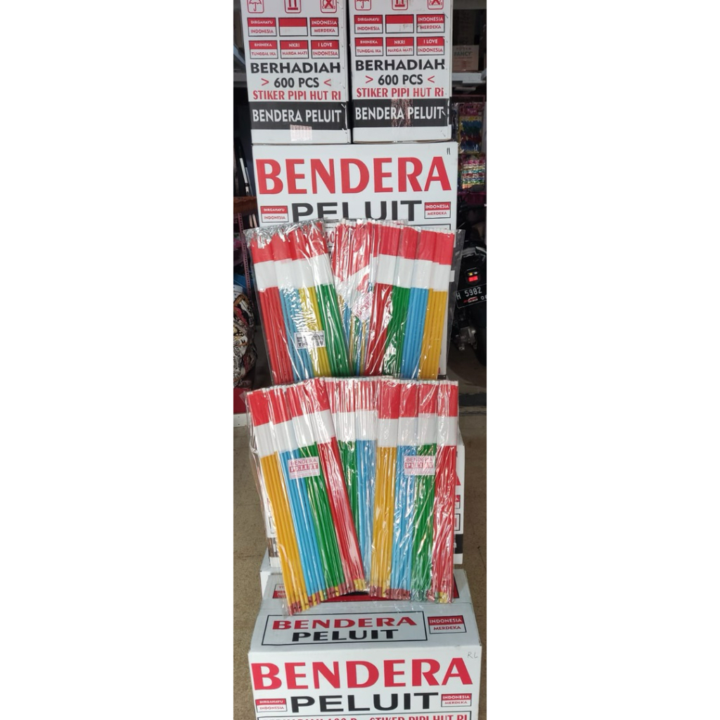 Bendera Peluit / Bendera Merah Putih Plastik / Mainan Bendera / Bendera Merah Putih Peluit kartonan 