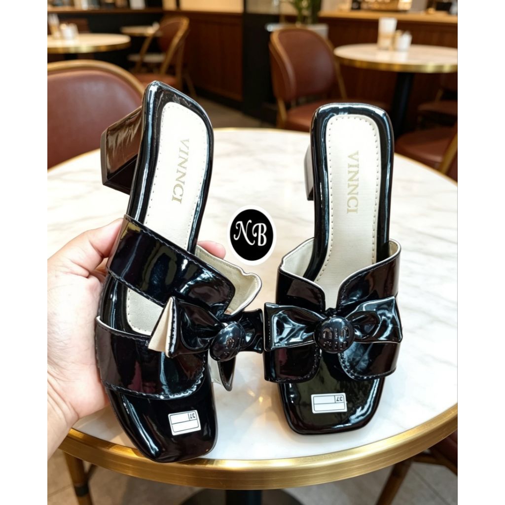 Heels Hitam 5Cm + Kotak
