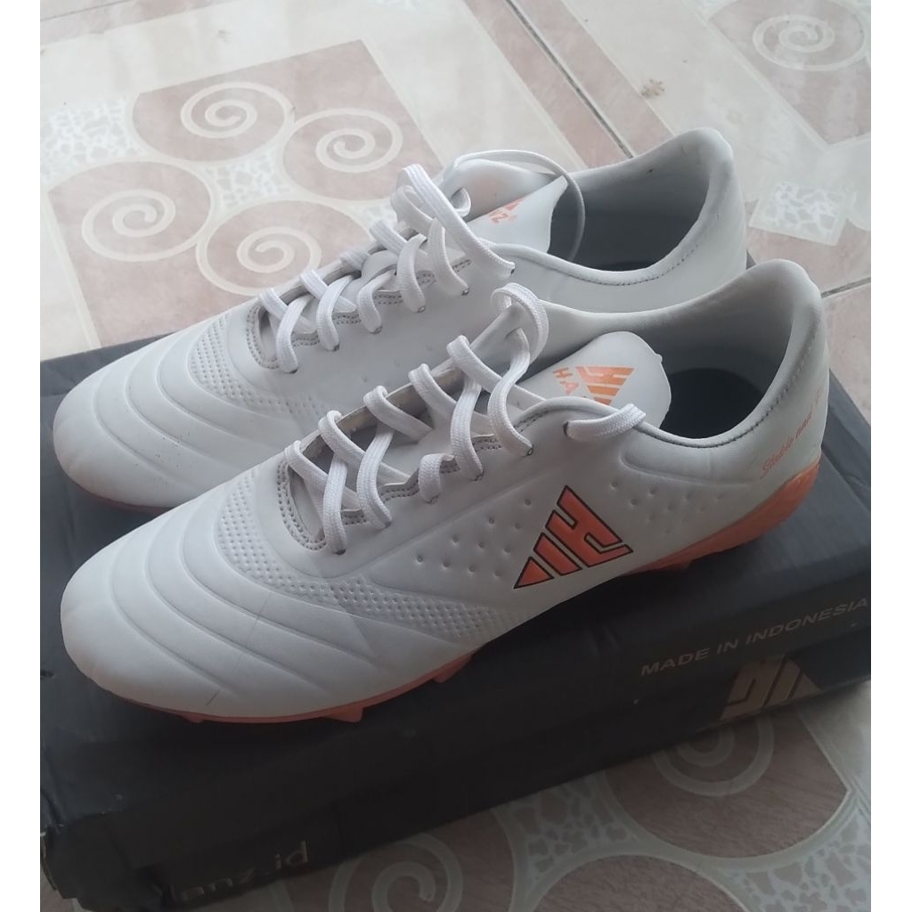 Sepatu bola anak merk HANZ size 37 second 90 %