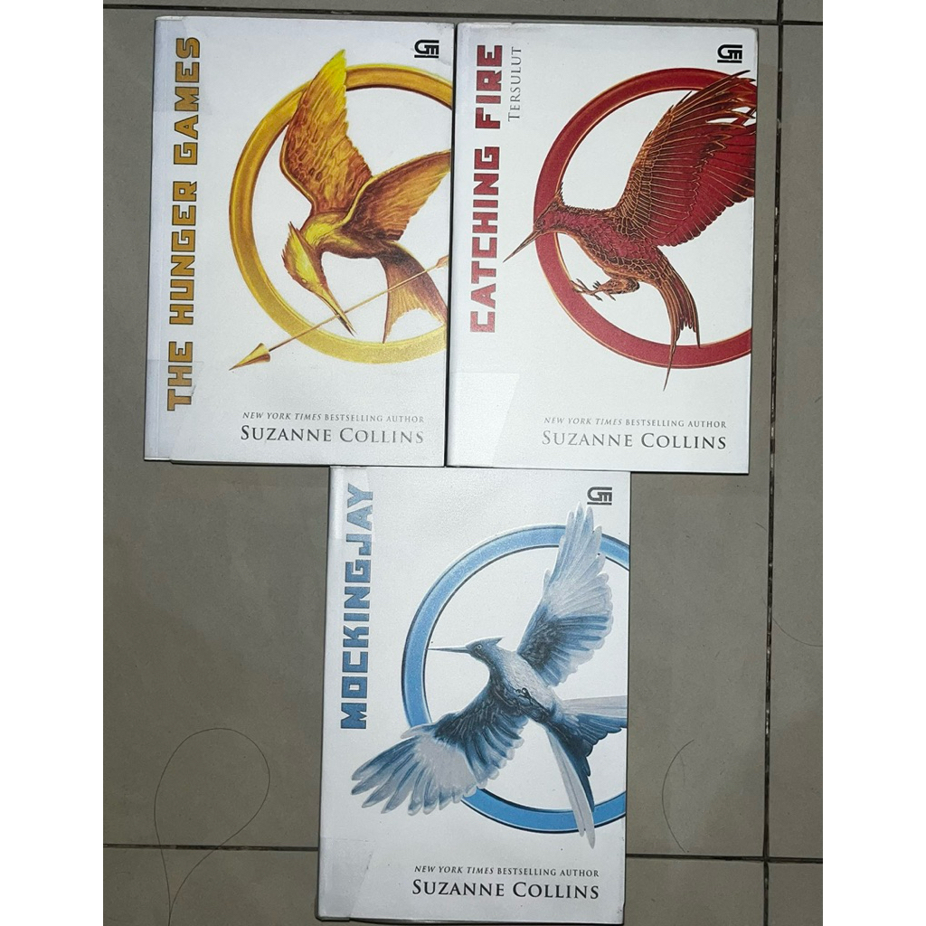 [read desc] PRELOVED THE HUNGER GAMES CATCHING FIRE MOCKINGJAY NOVEL