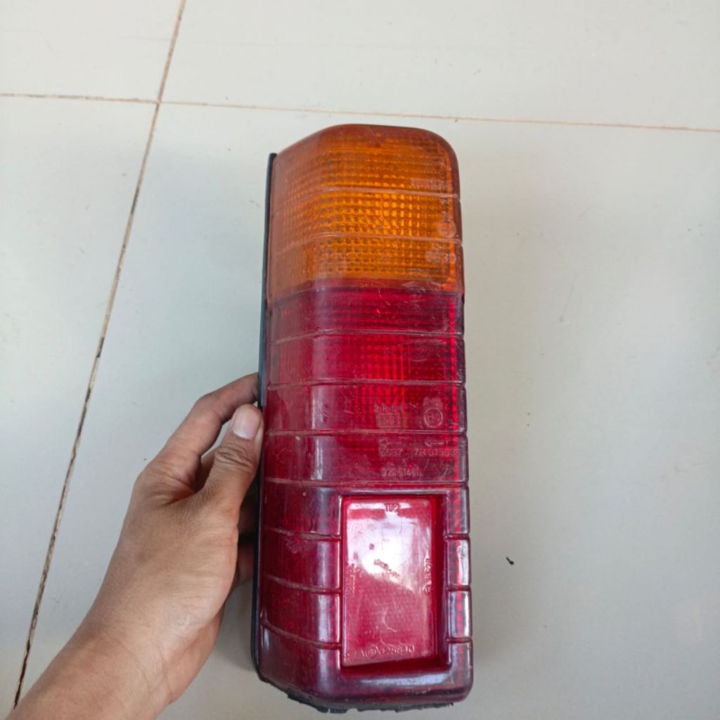 LAMPU BELAKANG DAIHATSU ZEBRA (KIRI)