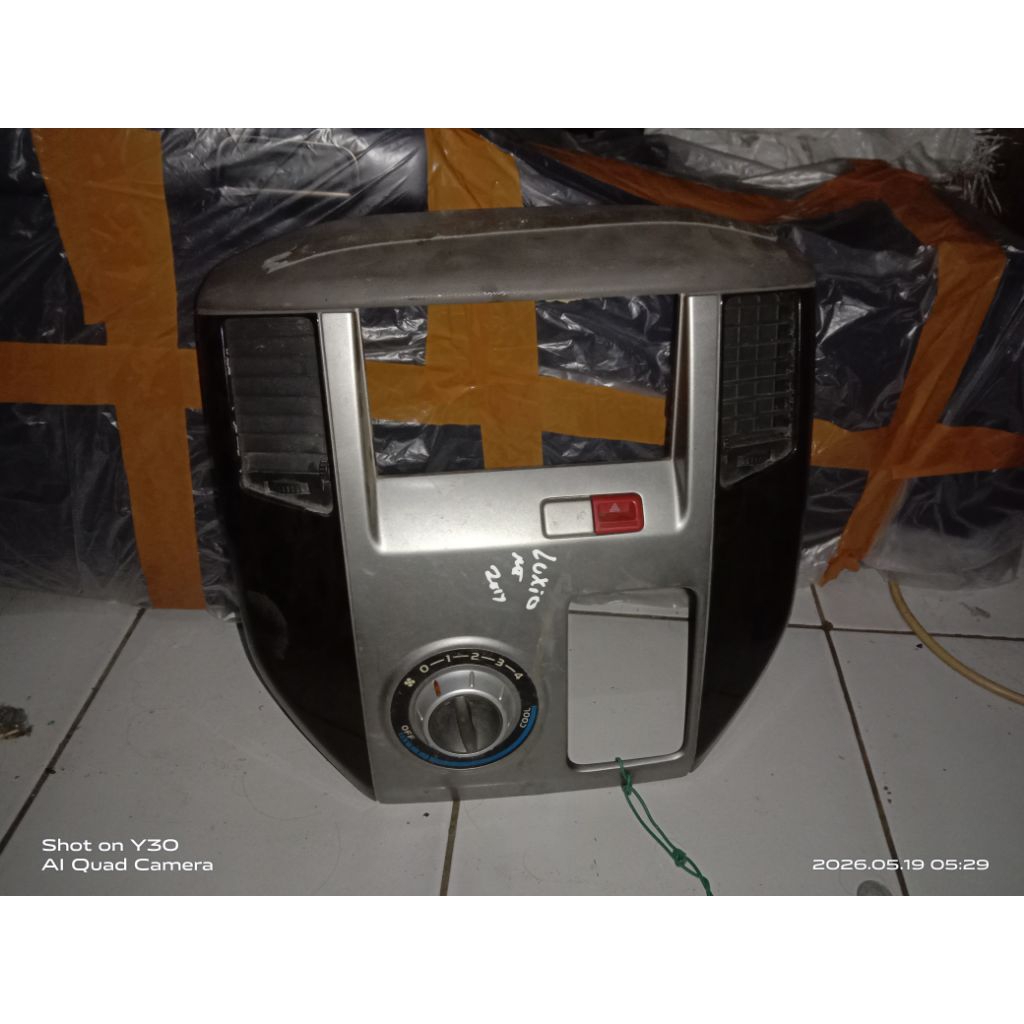 Panel Tape Panel AC Daihatsu Luxio original
