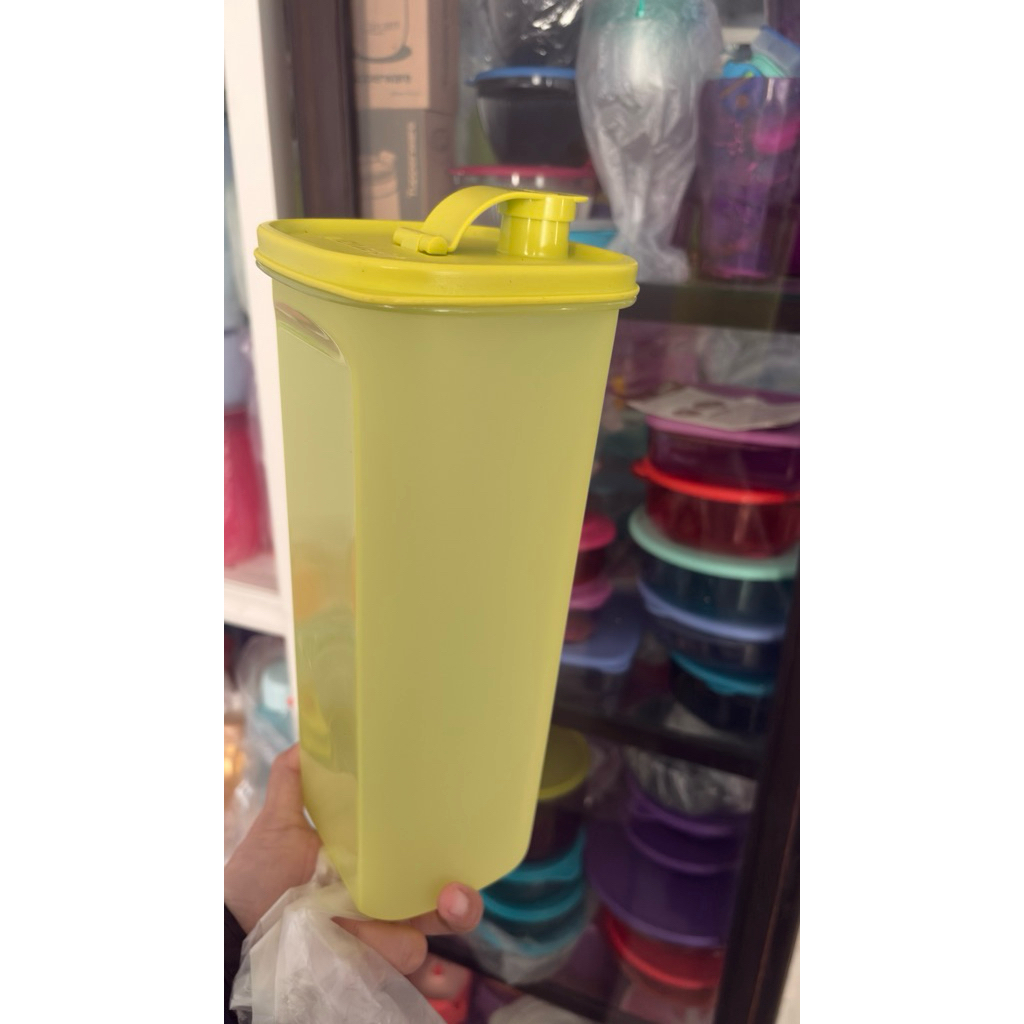 Slim line Tupperware 2 liter new