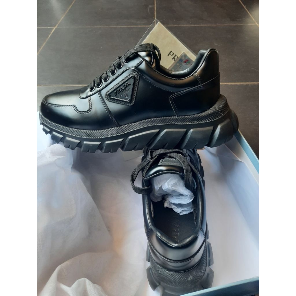 Sepatu Kulit Hitam - Branded Original & Baru - PRADA