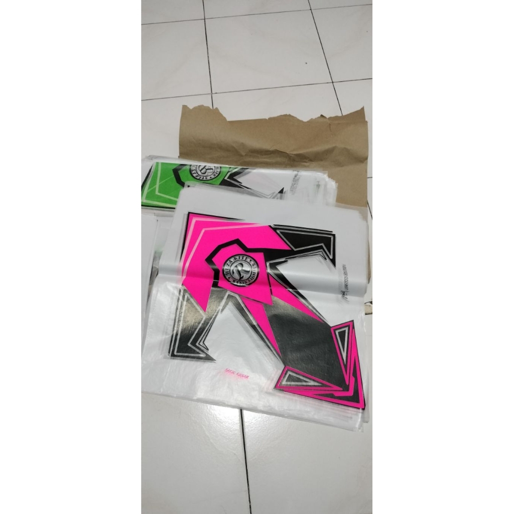 kertas layangan 2 warna stabilo