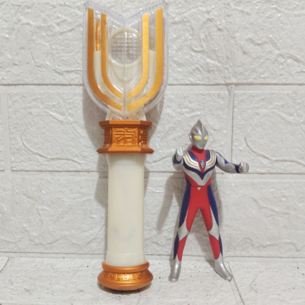figur ultraman tiga bahan karet alat berubah wujud ultraman tiga replika spark lence ultraman tiga