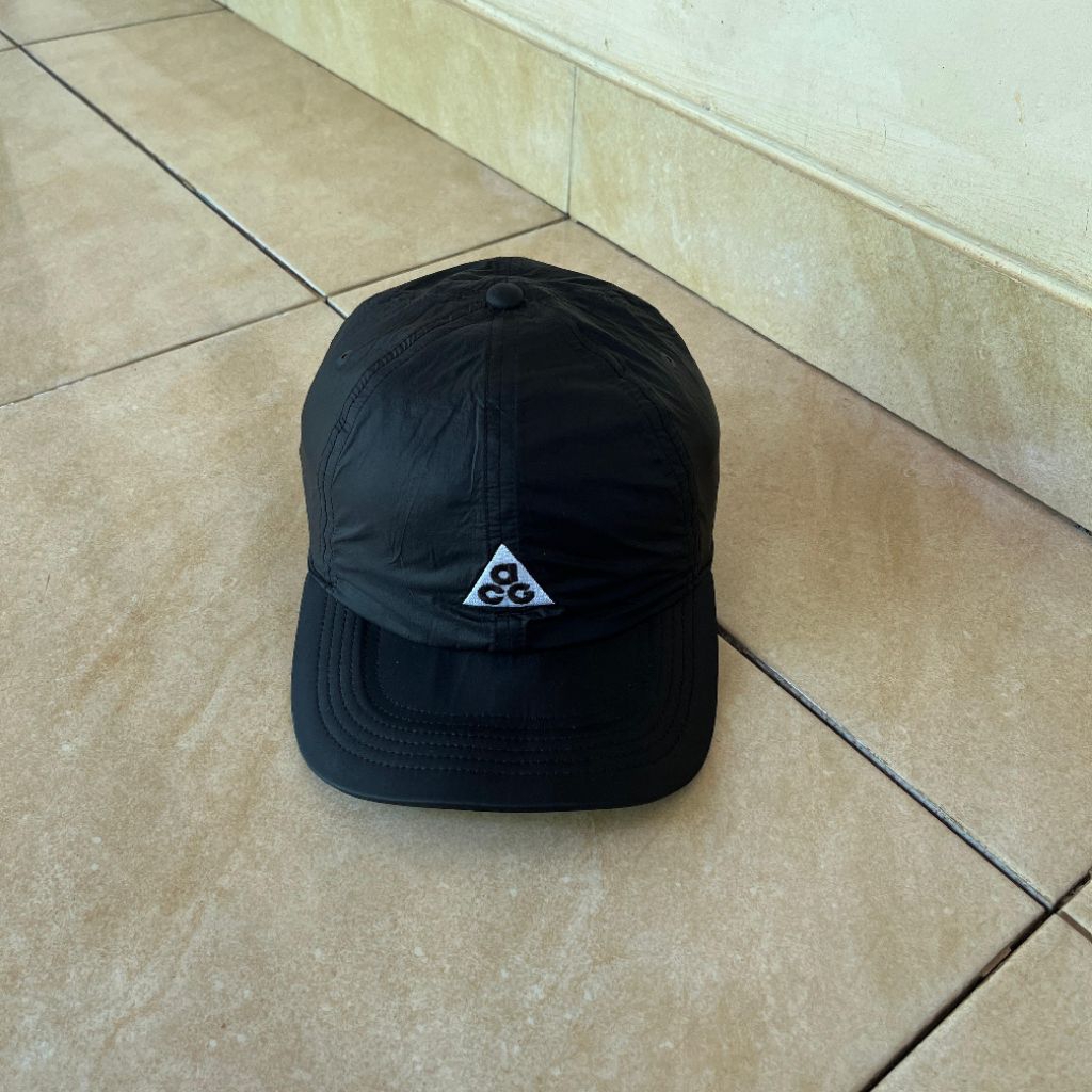 topi Nike acg Harna hitam bahan parasut mulus seperti baru