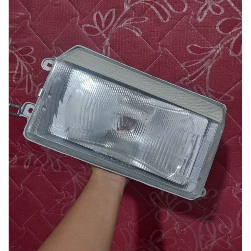 Lampu depan kiri kijang Grand TYC