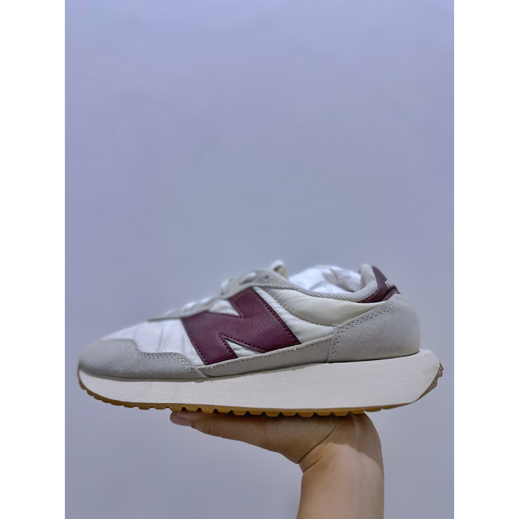 Sepatu Wanita New Balance 237