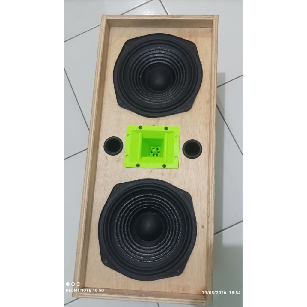 box + speaker 8 inch 2, + twiter seperti difoto, bekas pakai, box triplek tebal 1 cm, masih bagus, n