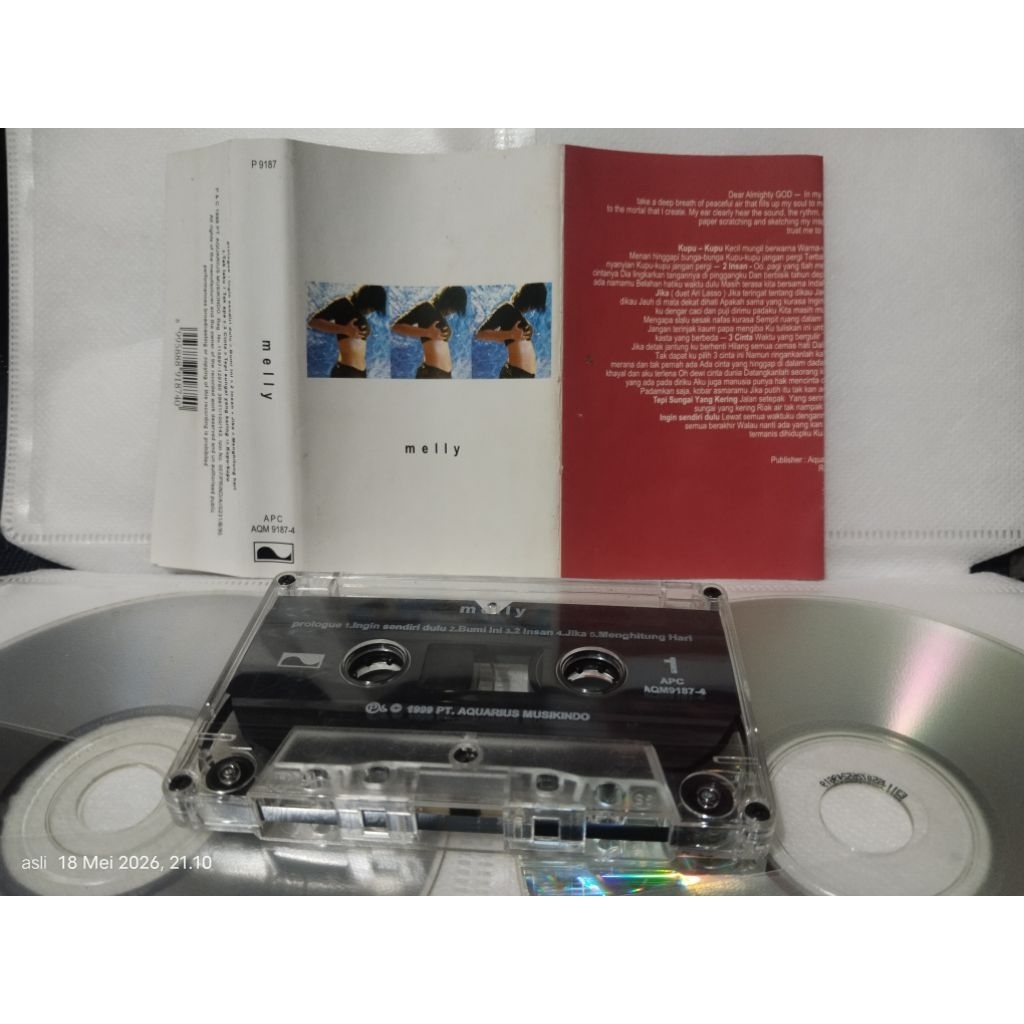 kaset pita Melly goeslaw // melly