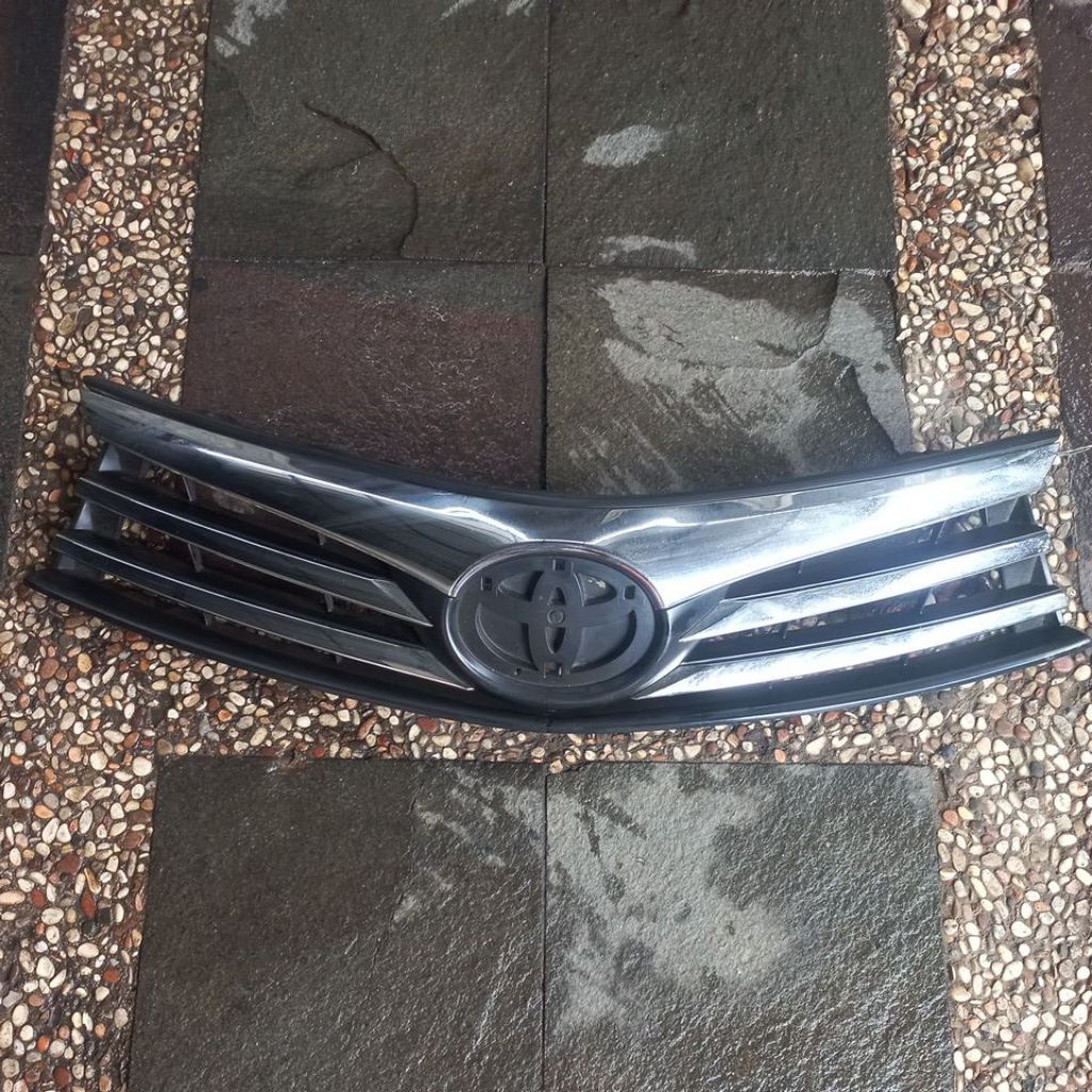 GRILL TOYOTA COROLLA ALTIS 2014 SD 2016 ORIGINAL