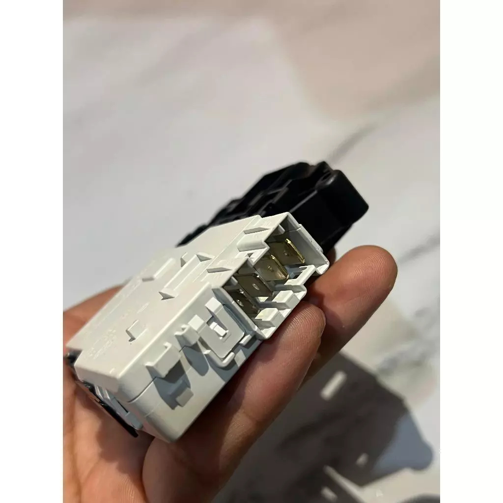 Door Lock Mesin Cuci LG Front loding F1007 NPPW Baru