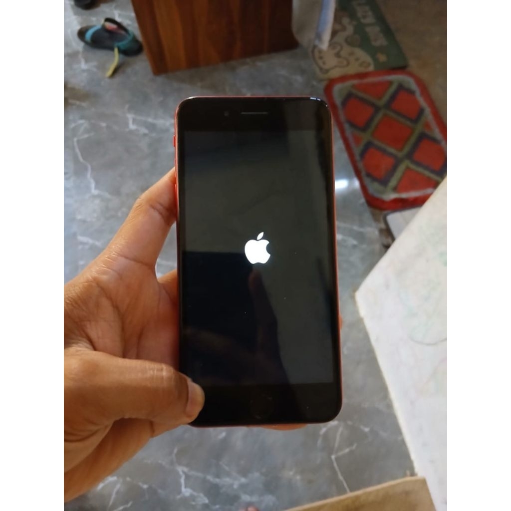 iphone 8 plus  anggap aja matot yaa 64 gb