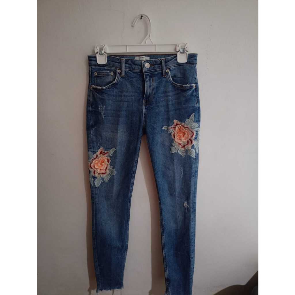 Preloved Celana Panjang Levis Bordir Wanita Motif Bunga Merk Zara Ukuran M