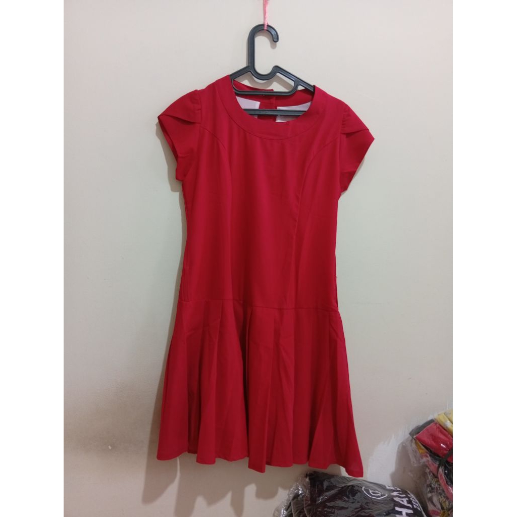 Gaun merah pendek dress merah elegan
