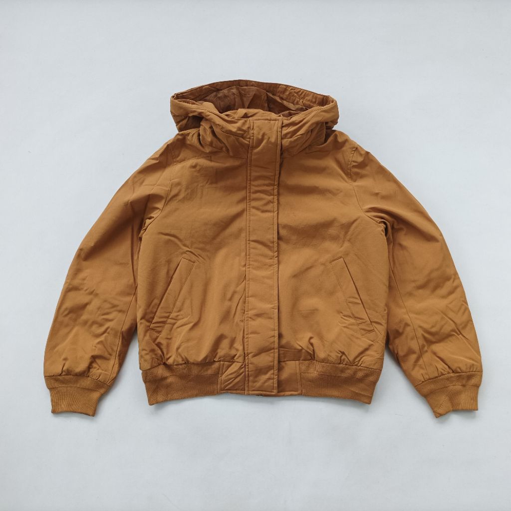 Uniqlo puffer bomber size M wanita J034