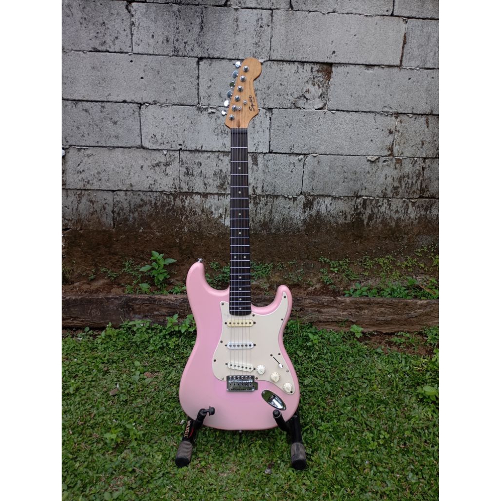SQUIER STRATOCASTER BULLET SHELL PINK